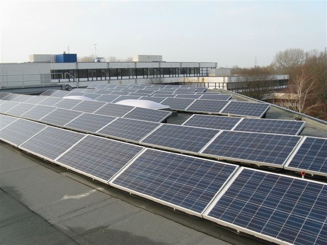 Solaranlage auf dem Dach des BBZ in Brake